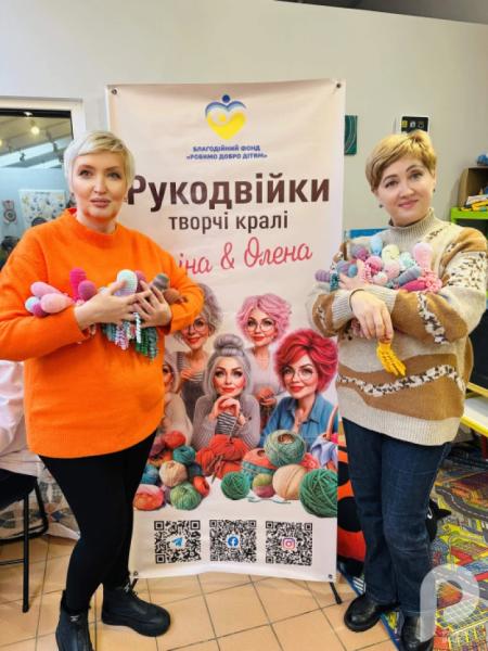 М'які, в’язані щупальця замість пуповини: у Луцьку рукодільниці допомагають «поспішайкам»