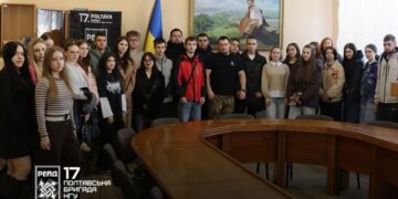 Мужність, наставники, любов до своєї землі: про що говорили студенти з полтавським нацгвардійцем