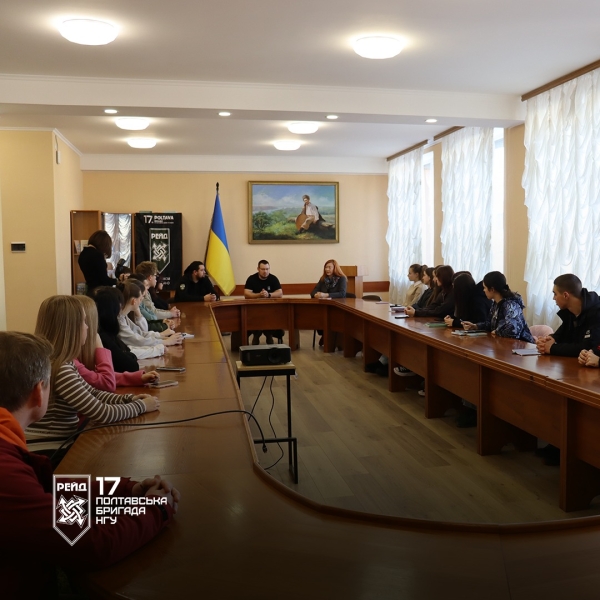 Мужність, наставники, любов до своєї землі: про що говорили студенти з полтавським нацгвардійцем