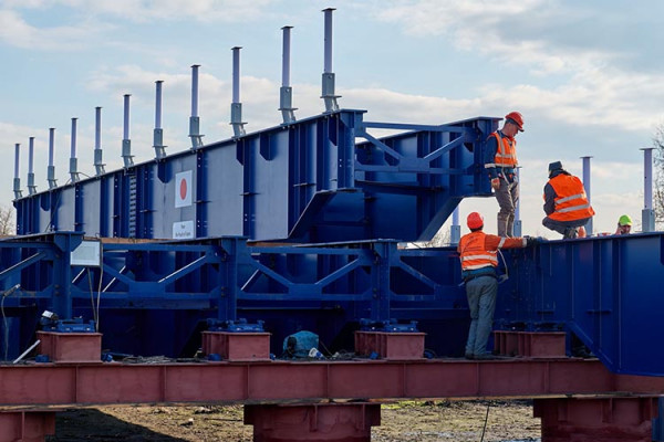 На Дніпропетровщині монтують японський модульний міст: подробиці
