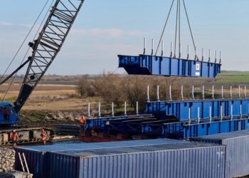 На Дніпропетровщині монтують японський модульний міст: подробиці