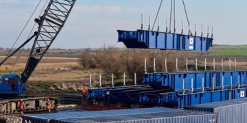 На Дніпропетровщині монтують японський модульний міст: подробиці