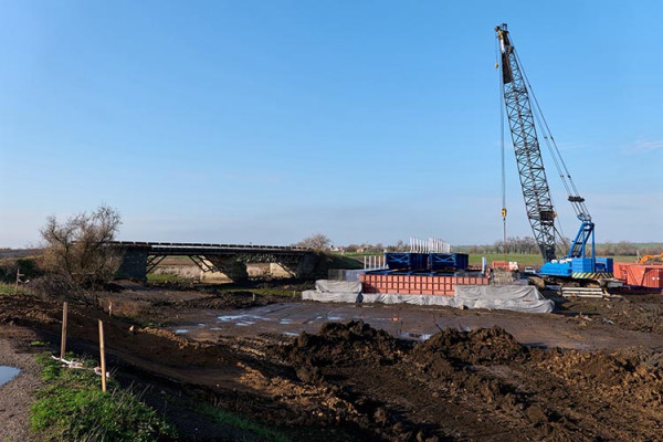 На Дніпропетровщині монтують японський модульний міст: подробиці