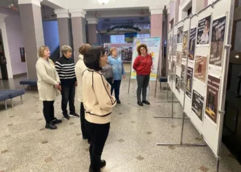 “На лінії вогню: битва за національне “Я” – у Полтаві презентували виставку мовних плакатів