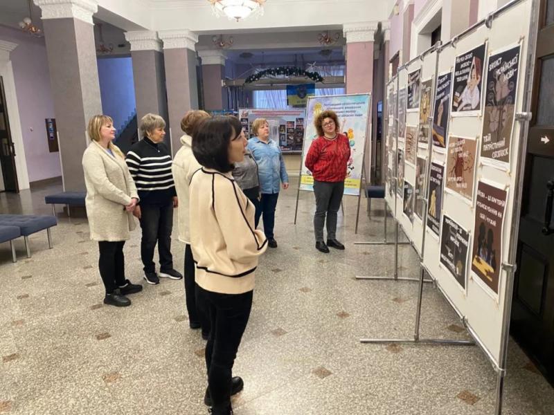 “На лінії вогню: битва за національне “Я” – у Полтаві презентували виставку мовних плакатів