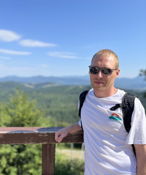 Пацифіст на війні та в полоні: Як Сергій Миронічев вижив у Маріуполі та Бійську