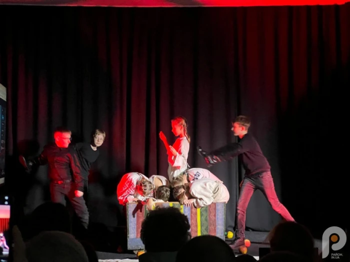 Пам’ять крізь покоління: у Луцьку через театр і книгу говорили про Голодомор