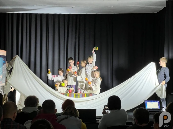 Пам’ять крізь покоління: у Луцьку через театр і книгу говорили про Голодомор