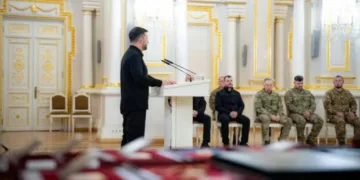 Президент Володимир Зеленський вручив державні нагороди воїнам та рідним загиблих Героїв України