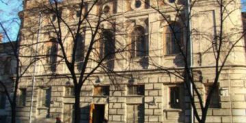 Руйнується одна з найдавніших пам’яток архітектури у Дніпрі: що кажуть у міськраді