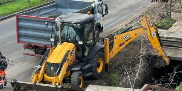 Щит від підтоплень: на Індустріальній очищають ключовий міський колектор №13, – ФОТО