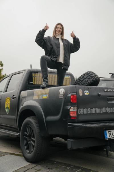 Шостий конвой Анни from Ukraine: як  іноземна спільнота YouTube-каналу допомагає ЗСУ