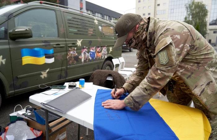 Шостий конвой Анни from Ukraine: як  іноземна спільнота YouTube-каналу допомагає ЗСУ