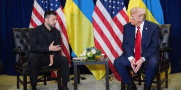 СПОЛУЧЕНІ ШТАТИ ВИМАГАЮТЬ ВІД ЗЕЛЕНСЬКОГО ПІДПИСАТИ МИРНИЙ ПЛАН ДО ДНЯ ПОДЯКИ, ОДНАЧЕ ДЯКУВАИТИ ПОКИЩО НЕМАЄ КОМУ І ЗА ЩО.