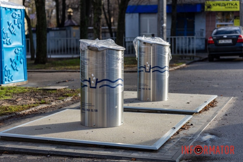 У ДНІПРІ ПРОДОВЖУЮТЬ ОБЛАШТОВУВАТИ «ЗОЛОТІ» ПІДЗЕМНІ СМІТТЄЗБІРНИКИ: 12 ТИСЯЧ ДОЛАРІВ - ДОЛАРІВ! - ЗА КОЖЕН
