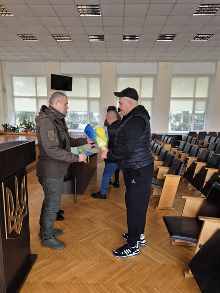 У Гребінці ветерану війни Сергію Гладишку передали нагороду міністра оборони України