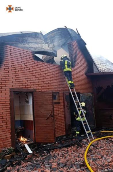 У Луцькому районі рятувальники ліквідували пожежу в приватному господарстві