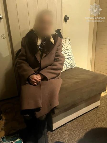 У Луцьку патрульні допомогли жінці, яка заблукала під час прогулянки