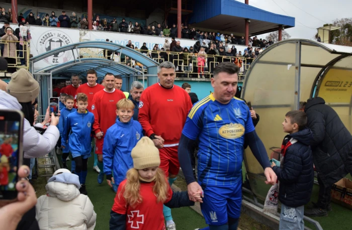 У Луцьку під час футбольного матчу збирали кошти на потреби бойового підрозділу прикордонників