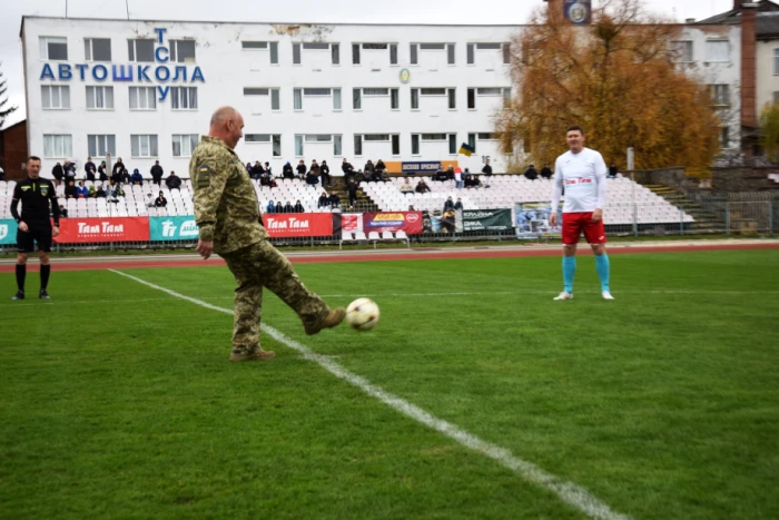 У Луцьку під час футбольного матчу збирали кошти на потреби бойового підрозділу прикордонників