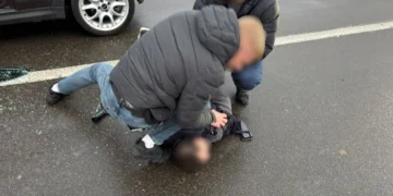 У Луцьку за пів години затримали злодія зі спецпристроєм для зламу авто