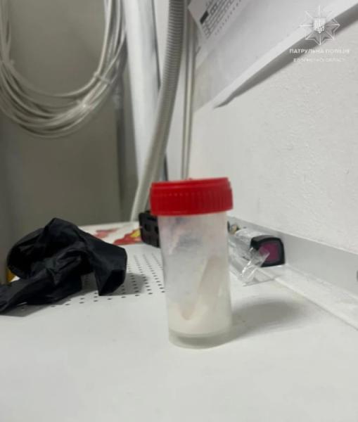 У Луцьку затримали чоловіка, який неодноразово вчиняв крадіжки та мав при собі речовину, схожу на наркотичну