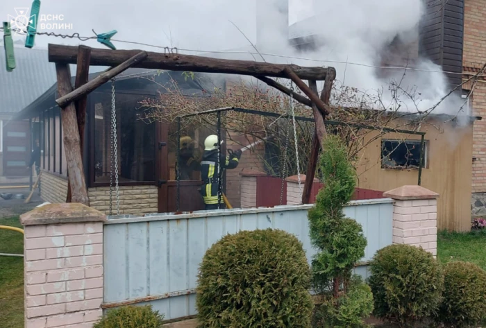 У селі біля Луцька сталася пожежа – загорівся будинок. ФОТО