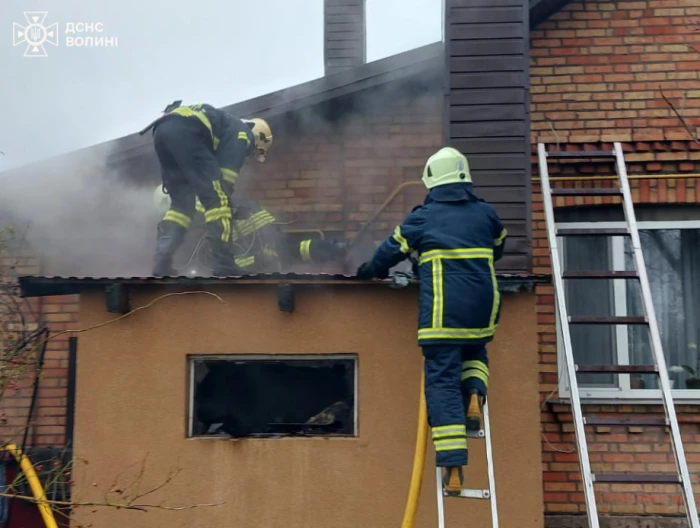 У селі біля Луцька сталася пожежа – загорівся будинок. ФОТО