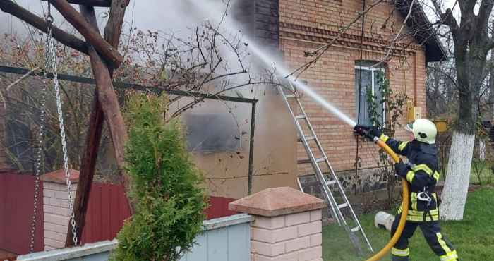 У селі біля Луцька сталася пожежа – загорівся будинок. ФОТО