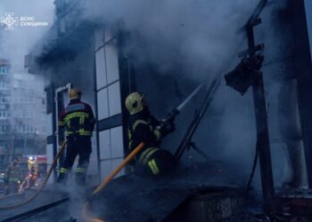 У Сумах горів МАФ, пошкоджений рік тому ворожою атакою