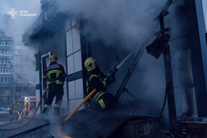 У Сумах горів МАФ, пошкоджений рік тому ворожою атакою