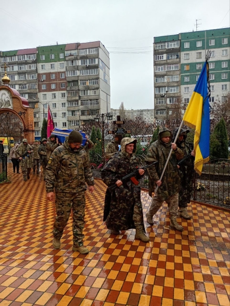 У Сумах попрощалися із захисником Русланом Буряченком