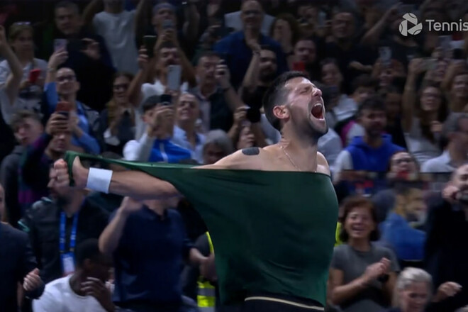 ВІДЕО. Джокович розірвав на собі футболку після виграного трофею в Афінах