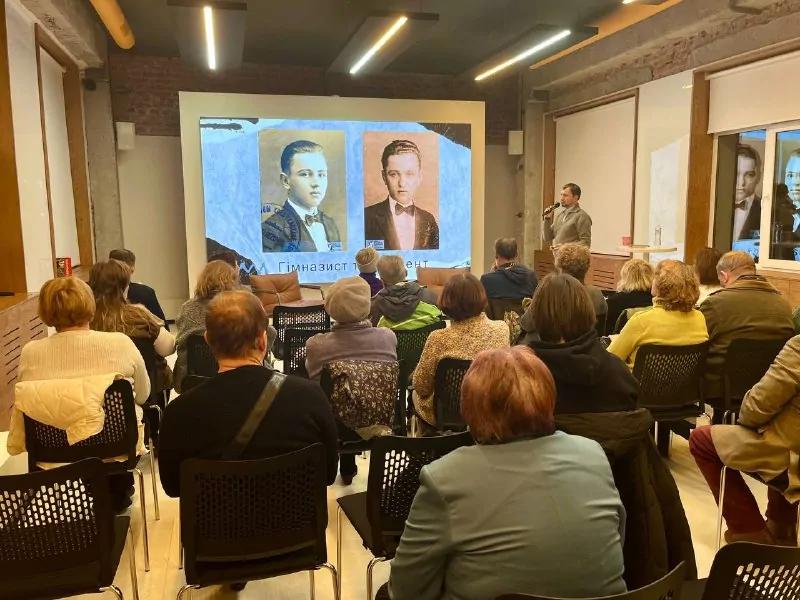 Володимир В’ятрович у Полтаві презентував ексклюзивну книгу про генерала Кука та покоління УПА: інтервʼю з автором