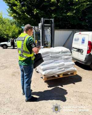 Замість міндобрив - фарбована крейда: у Рівному упіймали фальсифікаторів (ФОТО)