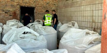 Замість міндобрив – фарбована крейда: у Рівному упіймали фальсифікаторів (ФОТО)