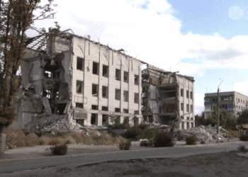 Запаси дров та електрики-добровольці: як у прифронтових регіонах готуються пережити найскладнішу зиму