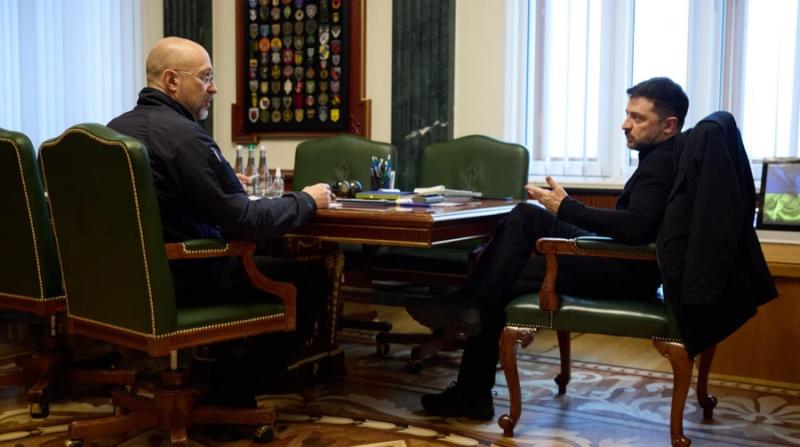 ЗЕЛЕНСЬКИЙ ПОГОВОРИВ ЗІ ШМИГАЛЕМ І  БУДАНОВИМ І ВОНИ ВИРІШИЛИ, ЩО НАСТАВ ЧАС ЗМІНЮВАТИ ПЛАН ОБОРОНИ УКРАЇНИ