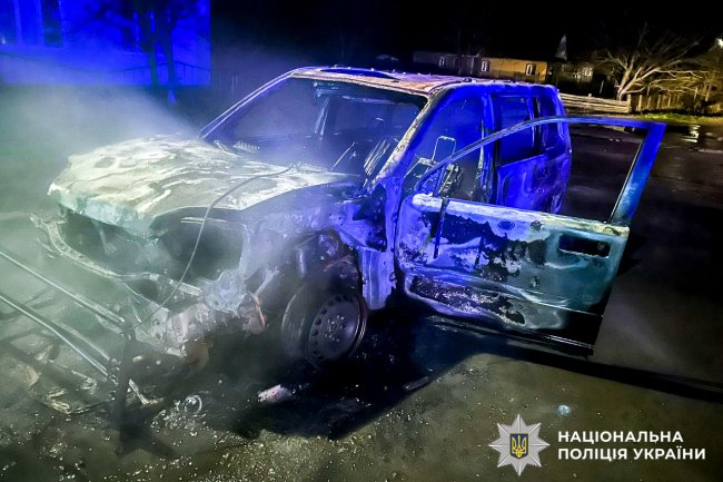 Житель Березнівщини на замовлення Росії спалив волонтерський позашляховик