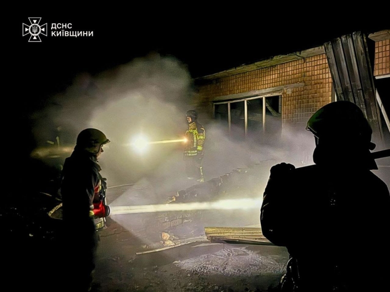 Росія знову атакувала Фастів. Палали будинки, пошкоджено адмінбудівлі (фото)