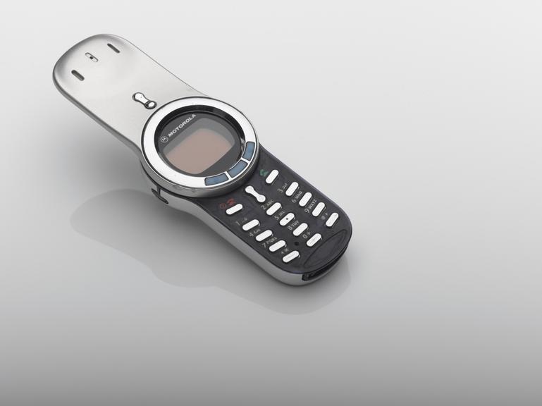 У китайському музеї мобільних телефонів виставлена двометрова функціональна репліка легендарної Motorola V70