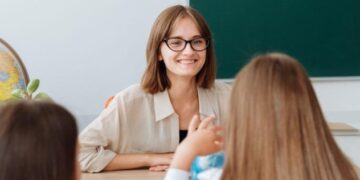 Мерія Франківська оголосила несподівану новину: кого з освітян чекає підвищення зарплати