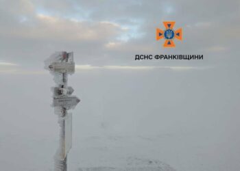 Зима прийшла на Прикарпаття: сніг, мороз і вітер