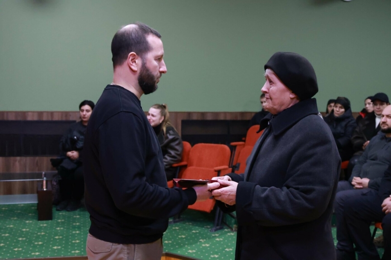 На Хмельниччині вшанували пам’ять полеглих захисників України та вручили державні нагороди посмертно