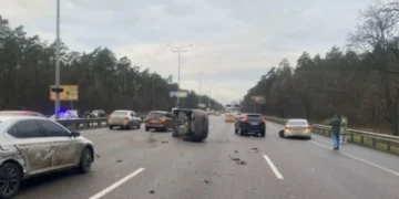 В’їзд до Києва ускладнено через масштабну аварію на Бориспільській трасі