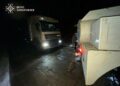 У Запоріжжі рятувальники відбуксирували вантажівку, що застрягла через негоду