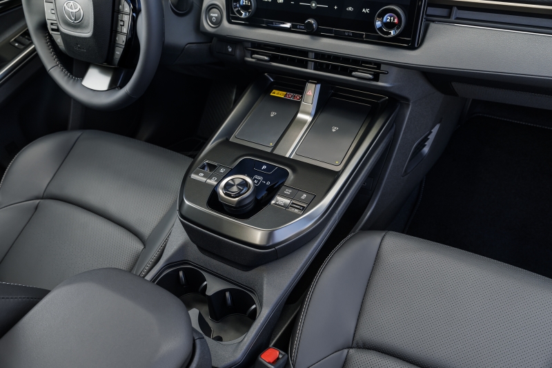 Збільшений запас ходу та прискорена зарядка: Toyota представила оновлений bZ4X для Європи