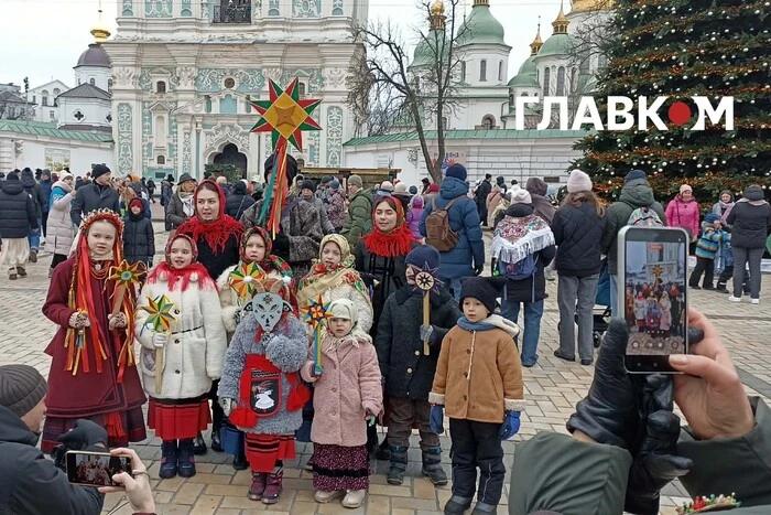 Різдво у серці столиці: Київ зустрів свято великою ходою звіздарів (фото, відео)