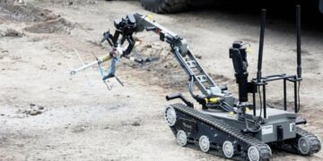 У Запоріжжі рятувальники тренуються розміновувати території роботизованими комплексами