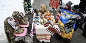 «Замість різдвяних подарунків – пожиттєві вироки»: у Запоріжжя відбувся перформанс «Різдво в полоні»